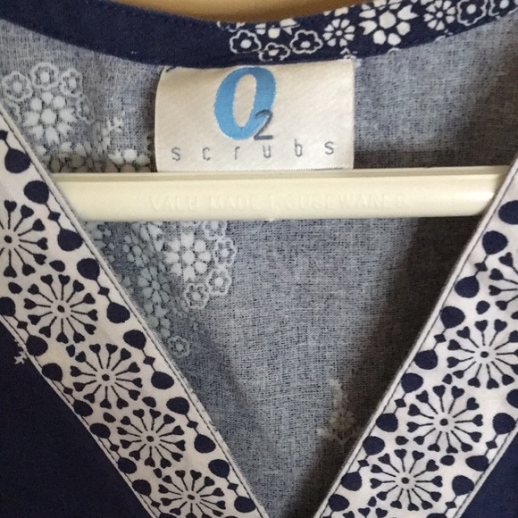 Scrub Top - Picture 3 of 3